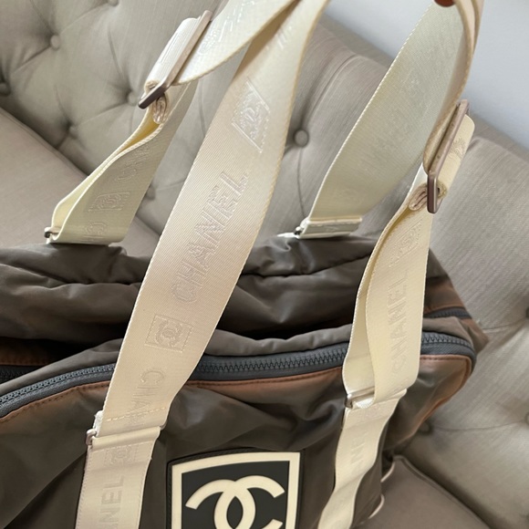 Authentic CHANEL Duffel bag/Gym bag/Tote Large! Duffel bag/Gym bag/Tote SOLD - Picture 16 of 17